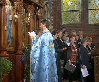 Priester LYUBOMIR beim Gebet zur Entsendung aus dem Gottesdienst, CHOR