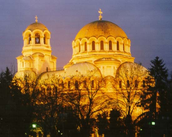 Saint Alexander Nevski Cathedral in Sofia: President and Prime Minister Simeon Saxe-Coburg-Gotha this year at Easter service celebrated by Patriarch MAKSIM