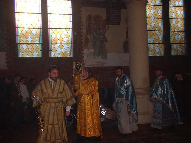 Hypodiakon SLAVI Saykov, Protodiakon STEFAN Gross, Pfarrer JULIAN Angelov, Bischofsvikar Erzpriester LJUBOMIR Leontinov