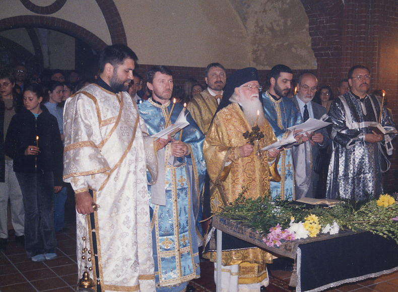 First service presided by Metropolitan SIMEON (left to right: Protodiakon LYUBOMIR BRATOEV, Archpriest LYUBOMIR LEONTINOV, Hypodiakon SLAVOMIR SAIKOV, M E T R O P O L I T A N  S I M E O N, Archpriest YULIAN ANGELOV, Diakon IGNATIUS HOLZMUELLER