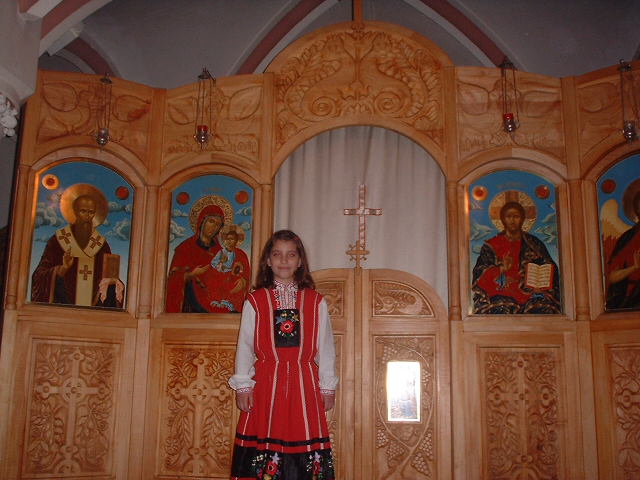 Ikonostas and young Bulgarian Orthodox girl from Oslo