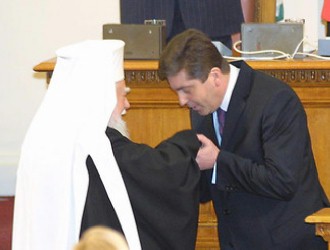 President PARVANOV greeting Bulgarian Patriarch  MAKSIM  at Oath of Office in Bulgarian Parlament